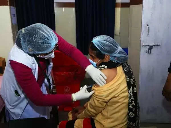 राजस्थान वैक्सीनेशन में देश में नंबर-1:प्रदेश में 5 मार्च को रिकॉर्ड 2.50 लाख को लगा टीका, शुरुआती 5 दिन में 7 लाख से ज्यादा को लग चुकी है वैक्सीन