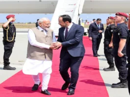प्रधानमंत्री मोदी को साइप्रस का सर्वोच्च नागरिक सम्मान प्राप्त करते हुए