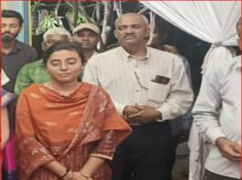 रीवा में विवादित बीईओ आकांक्षा सोनी, उत्पीड़न के आरोपों के बीच एक कार्यक्रम में मौजूद