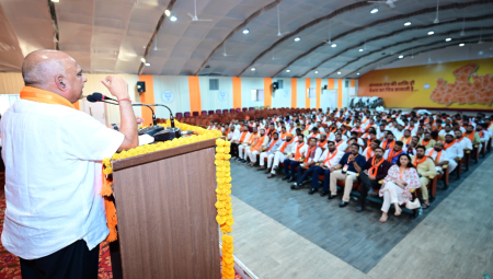 हेमंत खंडेलवाल ने भाजपा युवा कार्यकर्ताओं को दिए ज़मीनी राजनीति के सूत्र भोपाल में भाजपा युवा मोर्चा की बैठक को संबोधित करते मध्यप्रदेश भाजपा अध्यक्ष हेमंत खंडेलवाल