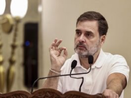 राहुल गांधी मध्यप्रदेश दौरे के दौरान प्रेस कॉन्फ्रेंस में संबोधित करते हुए